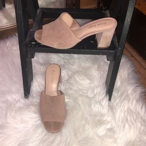 Heeled mules nude